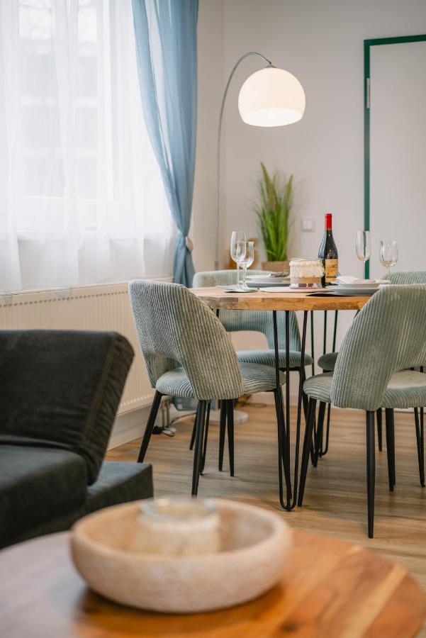 Apartment 2-zimmer Themen-apartment Im Zentrum, Naehe Oper *